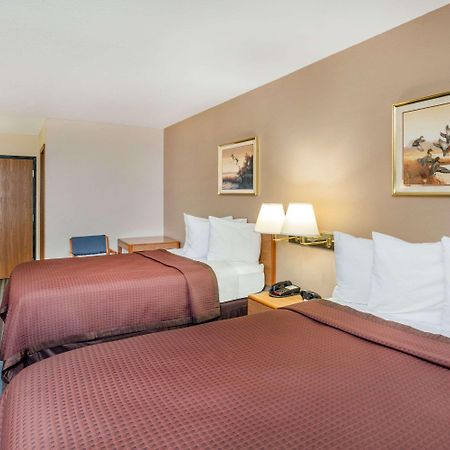Days Inn By Wyndham Charleston Eksteriør billede