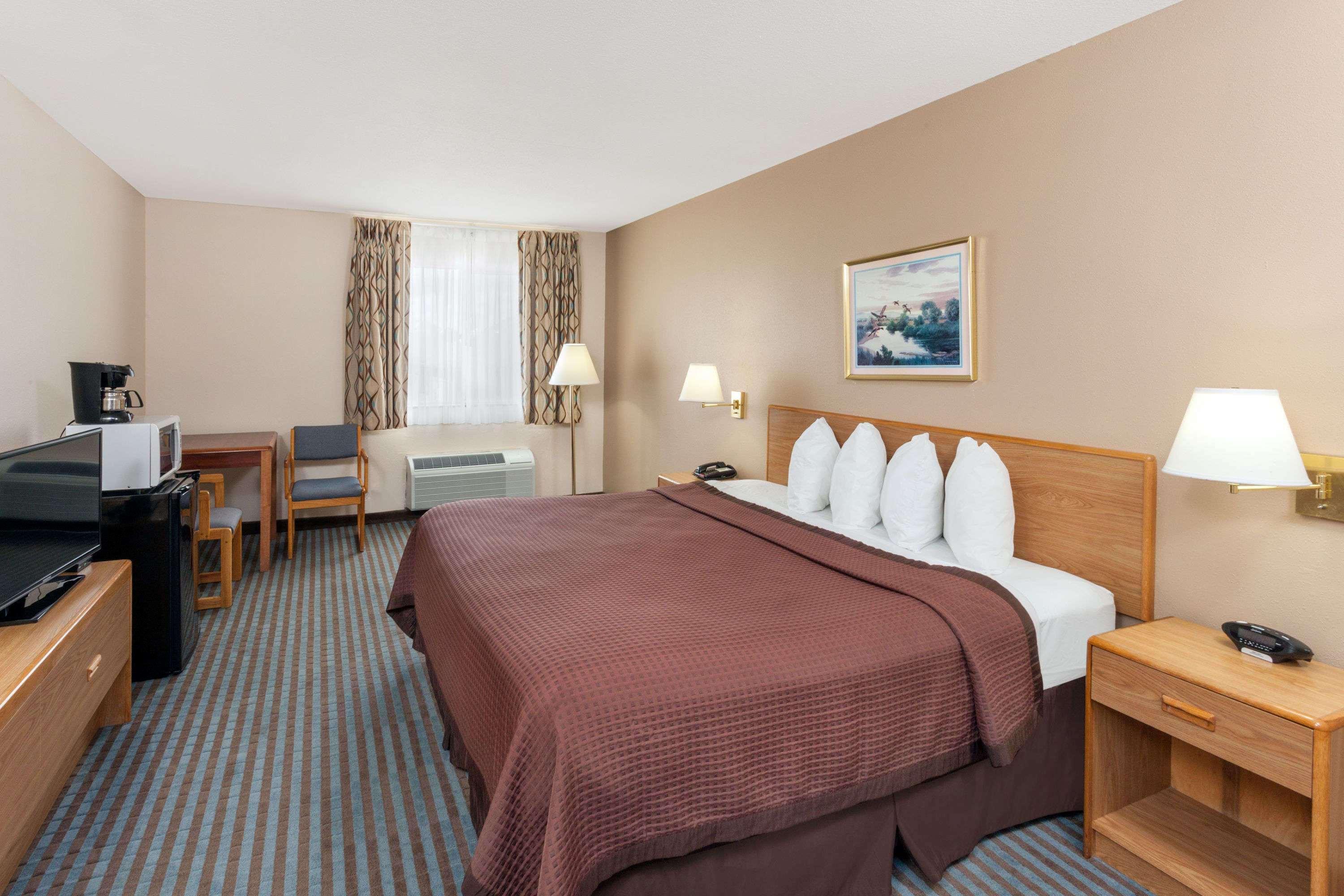 Days Inn By Wyndham Charleston Eksteriør billede