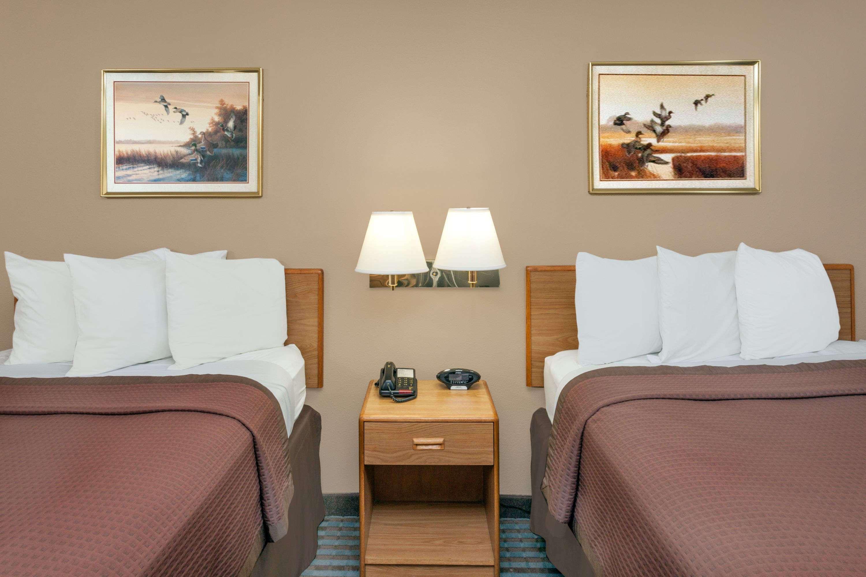 Days Inn By Wyndham Charleston Eksteriør billede