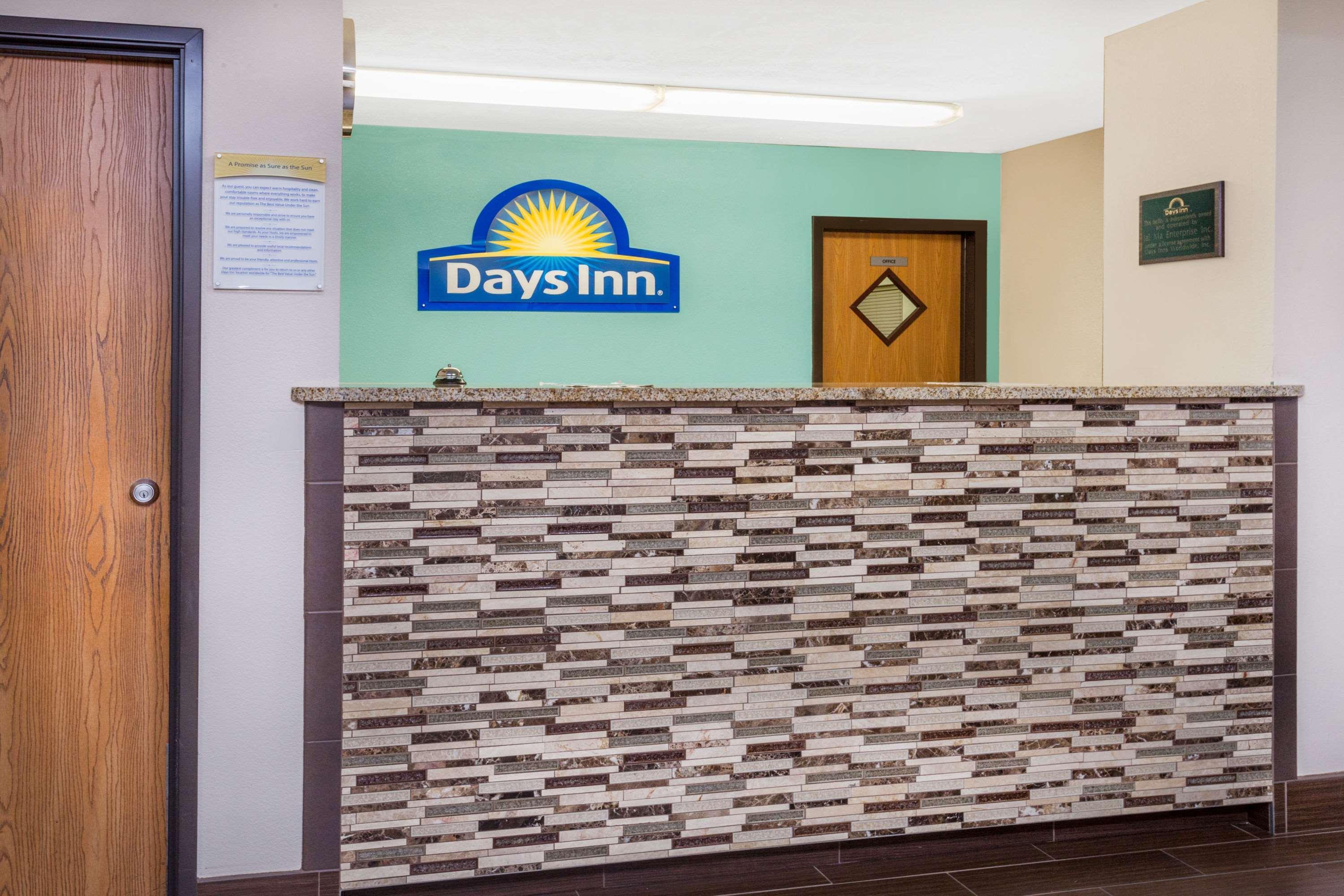 Days Inn By Wyndham Charleston Eksteriør billede