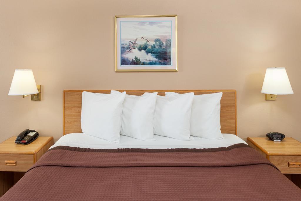 Days Inn By Wyndham Charleston Eksteriør billede