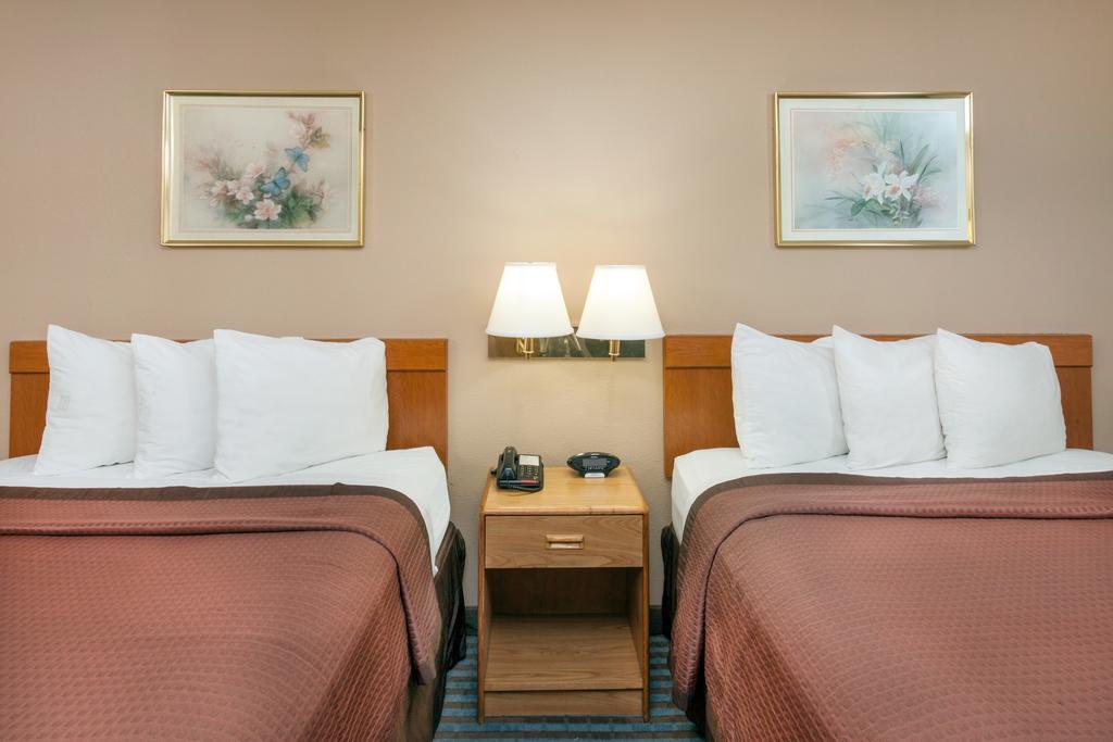 Days Inn By Wyndham Charleston Eksteriør billede